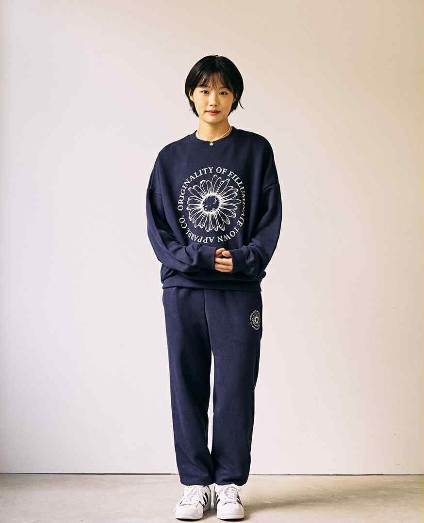 ÁO NỈ F.ILLUMINATE HÌNH HOA CÚC LOOSE FIT 6518