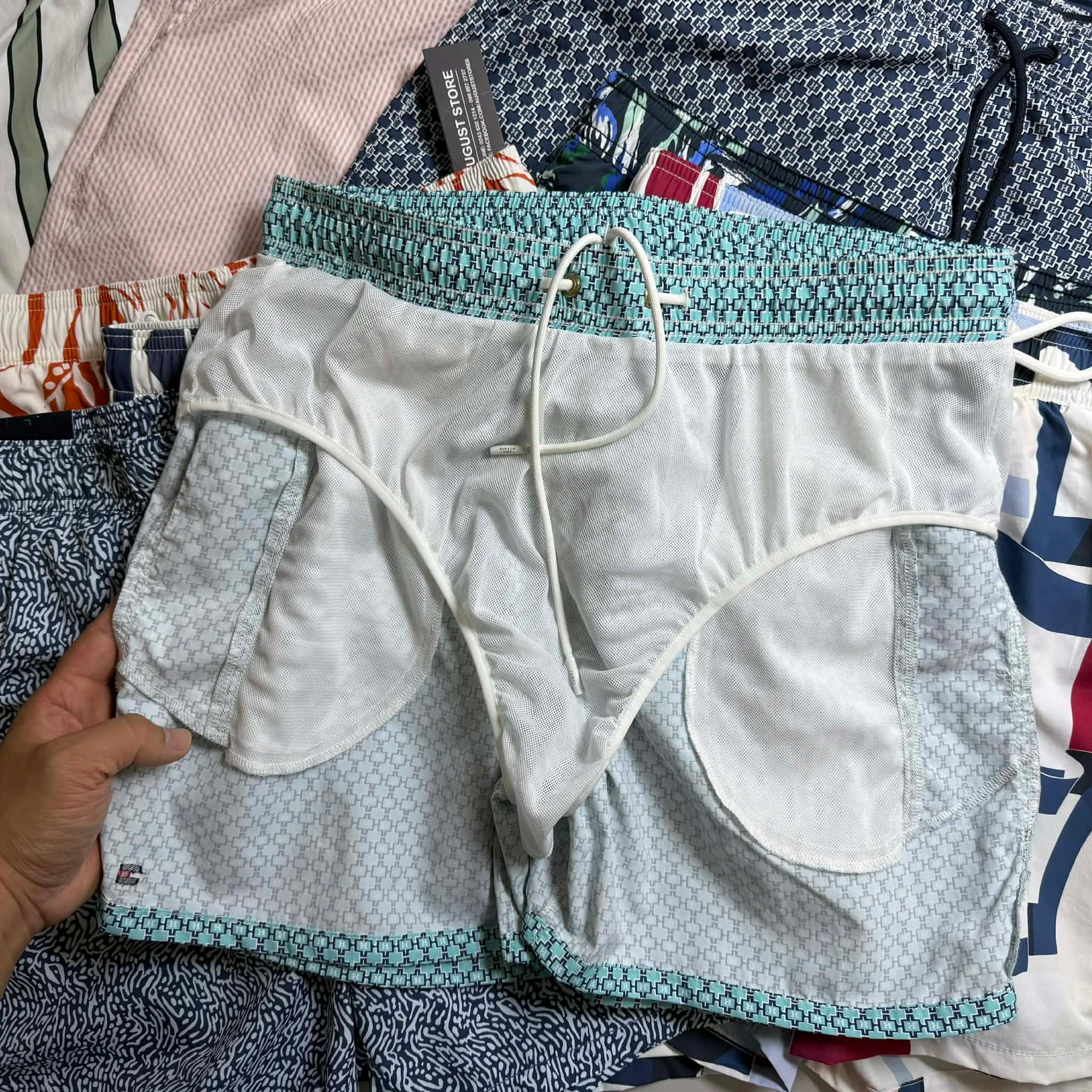 QUẦN BƠI TOMMY HỌA TIẾT LOGO 5667