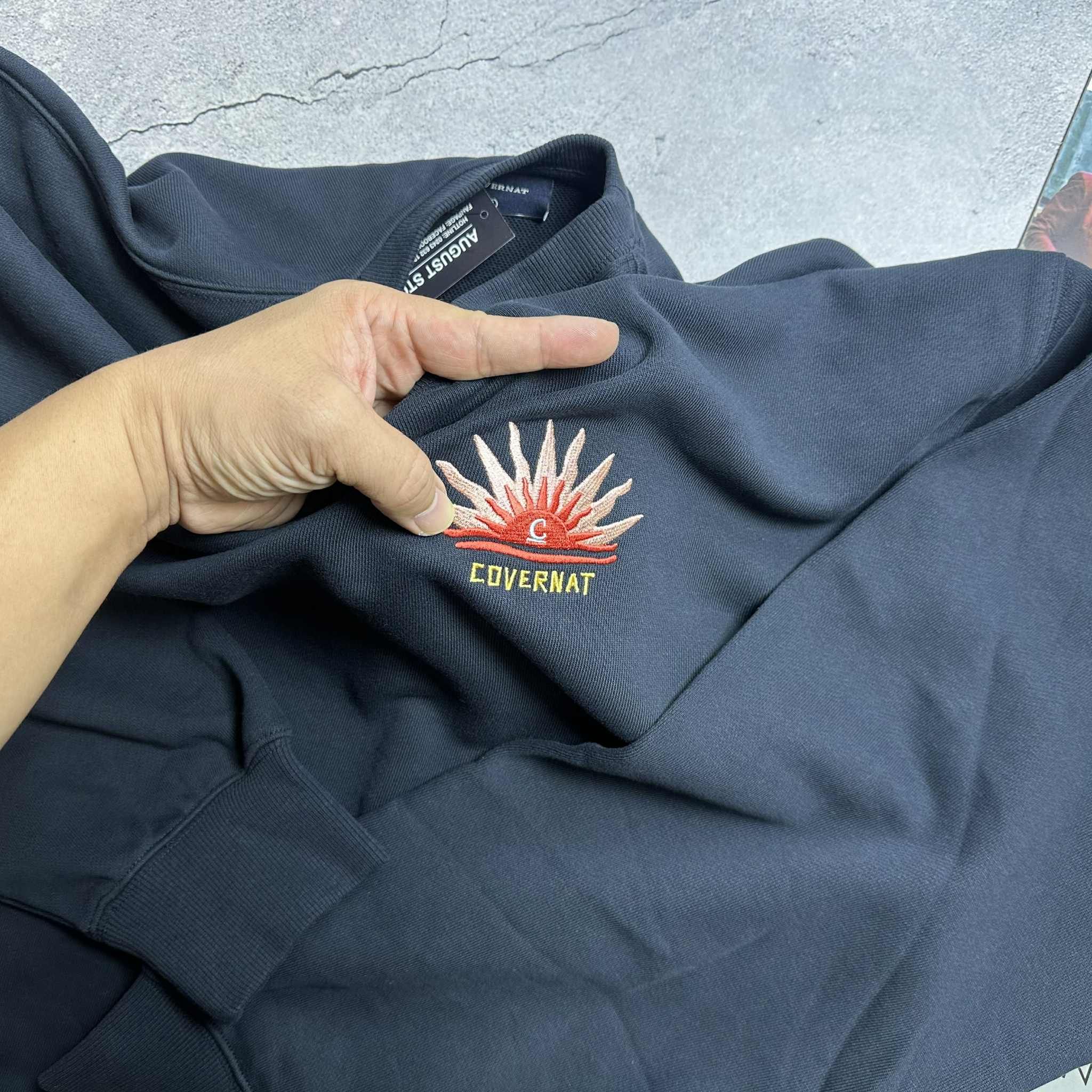 ÁO NỈ COVER.NAT THÊU HÌNH SUNSET GRAPHIC 6613