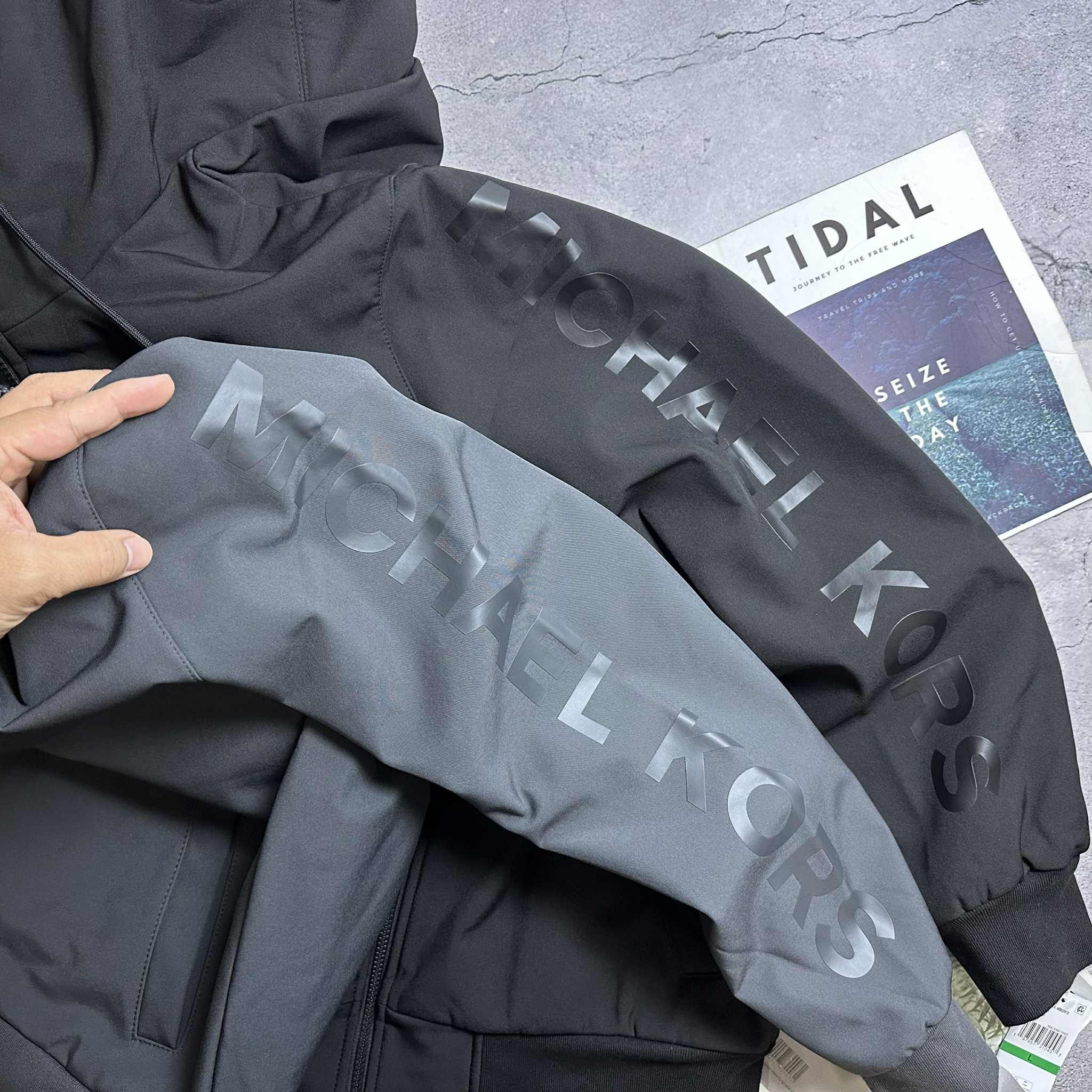 AK MŨ MICHAEL.KORS TAY IN CHỮ 8018