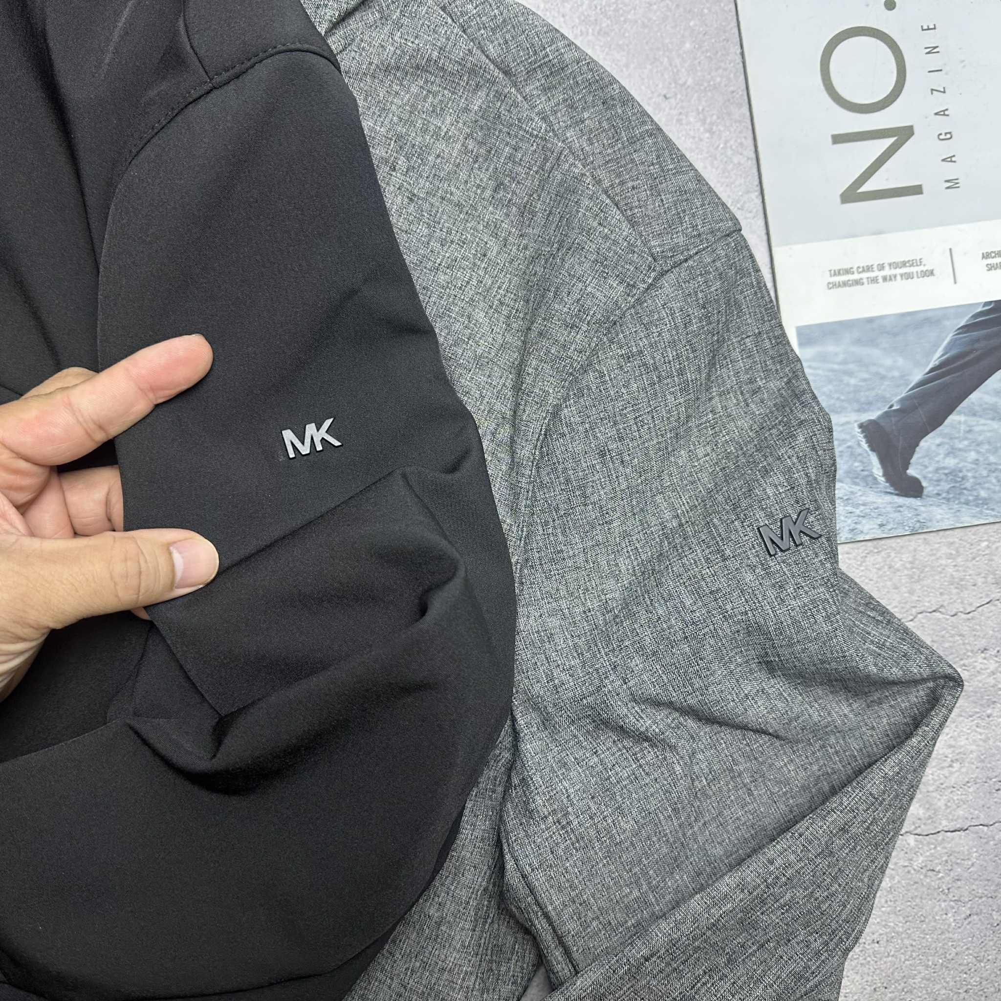 AK TÚI NGỰC M.KORS KHÓA ZIP VẢI CHỐNG NƯỚC 8016