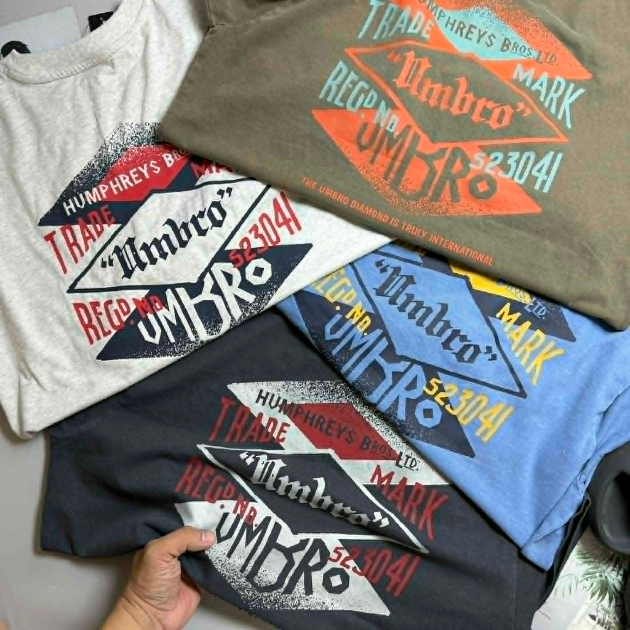 ÁO CT UM.BRO IN HÌNH UNISEX MẶC ĐÔI 5511
