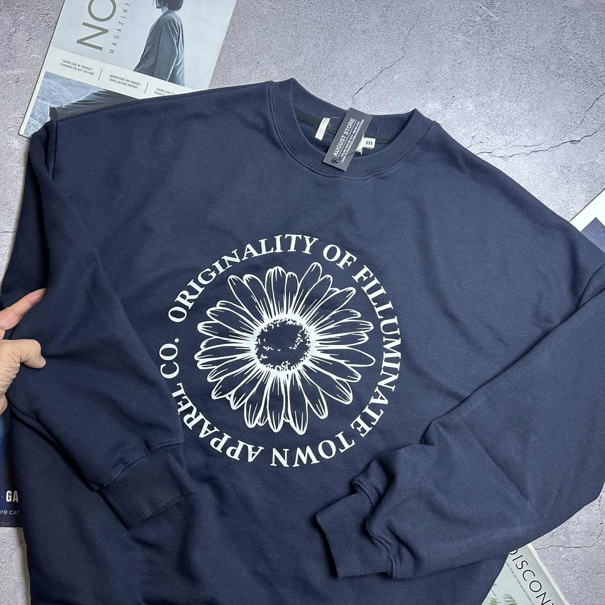 ÁO NỈ F.ILLUMINATE HÌNH HOA CÚC LOOSE FIT 6518