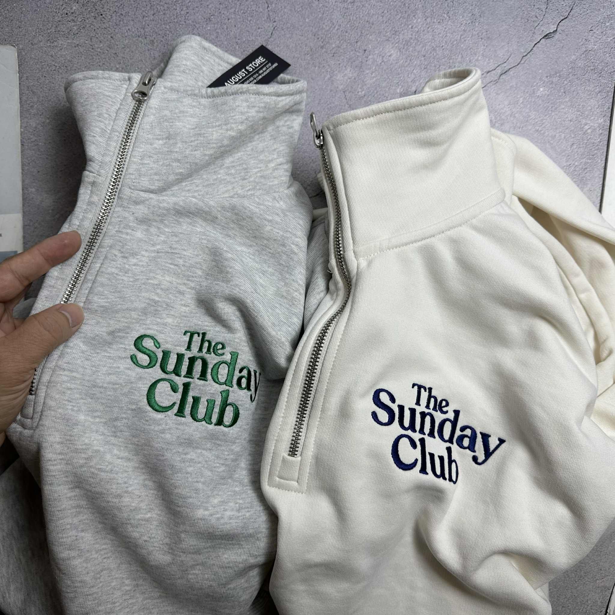 ÁO NỈ CỔ KHÓA SPAO THE SUNDAY CLUB 5219