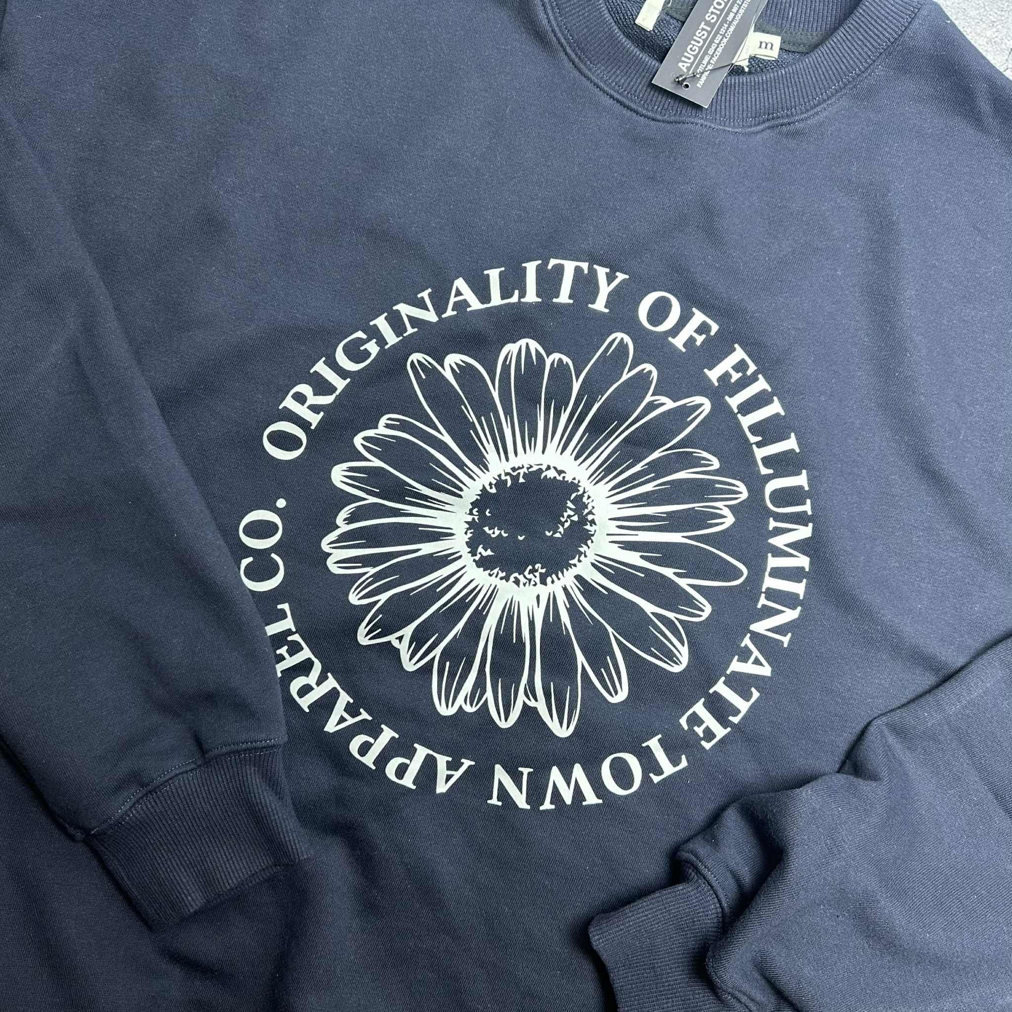 ÁO NỈ F.ILLUMINATE HÌNH HOA CÚC LOOSE FIT 6518