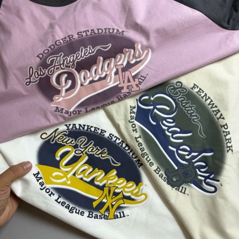 ÁO DÀI TAY M.L.B RAGLAN GRAPHIC UNISEX 5622