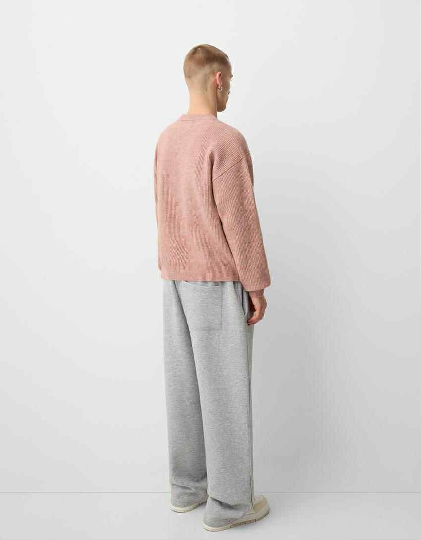 ÁO LEN BERS.HKA CHỮ THÊU NGỰC 7743