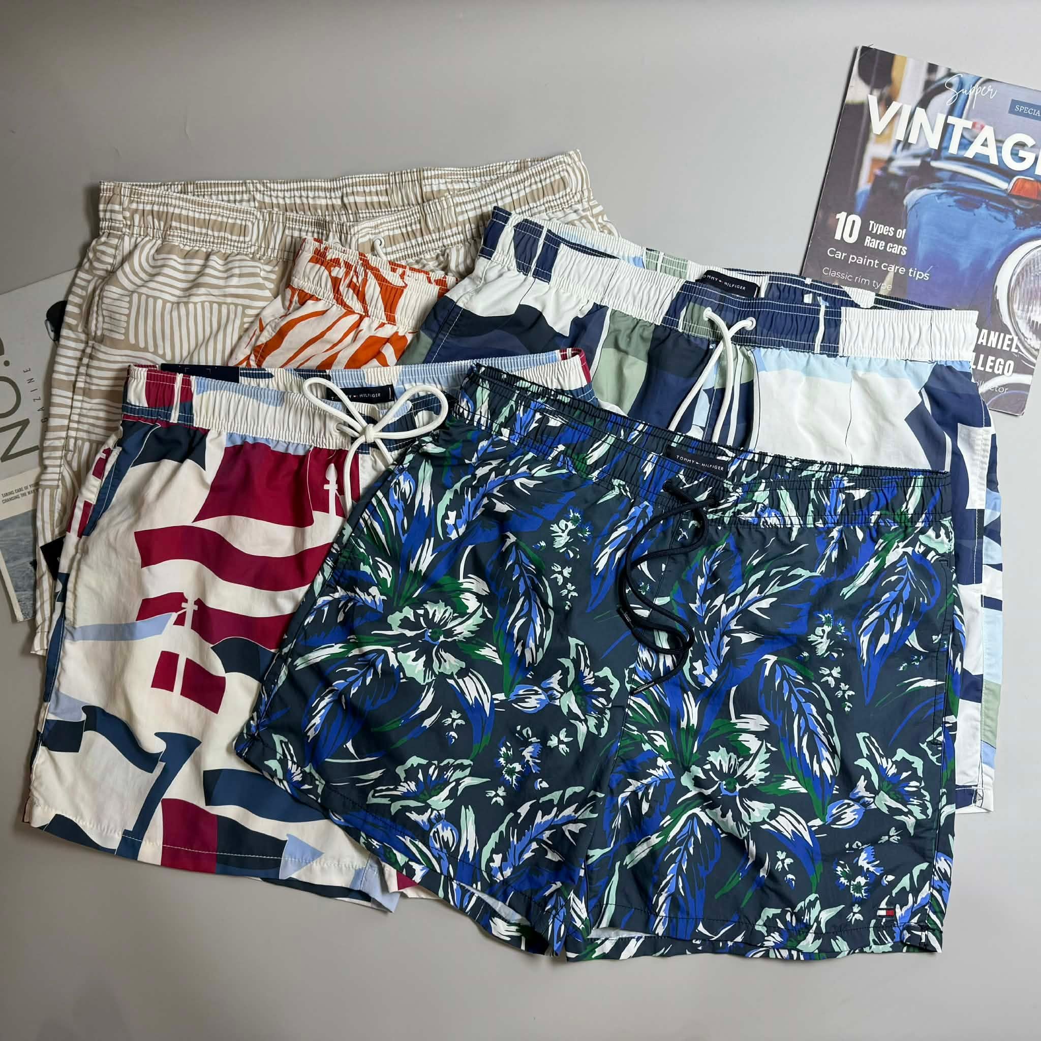 QUẦN BƠI TOMMY HỌA TIẾT LOGO 5667