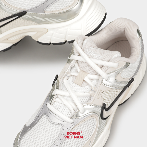 Giày V5 RNR Running Shoes HQ7901-104 Summit White Light Orewood Brown Sail Black