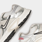 Giày V5 RNR Running Shoes HQ7901-104 Summit White Light Orewood Brown Sail Black