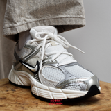 Giày V5 RNR Running Shoes HQ7901-104 Summit White Light Orewood Brown Sail Black