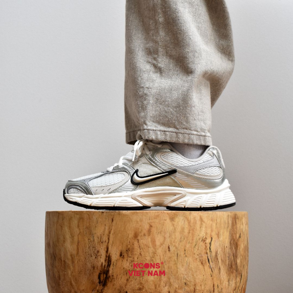 Giày V5 RNR Running Shoes HQ7901-104 Summit White Light Orewood Brown Sail Black