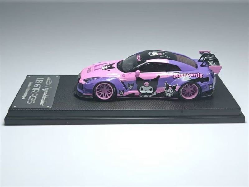  Mô hình xe Nissan GTR-R35 1.5 Pink/Purple/KUROMI tỉ lệ 1:64 Mymodelcollect MC640004P 