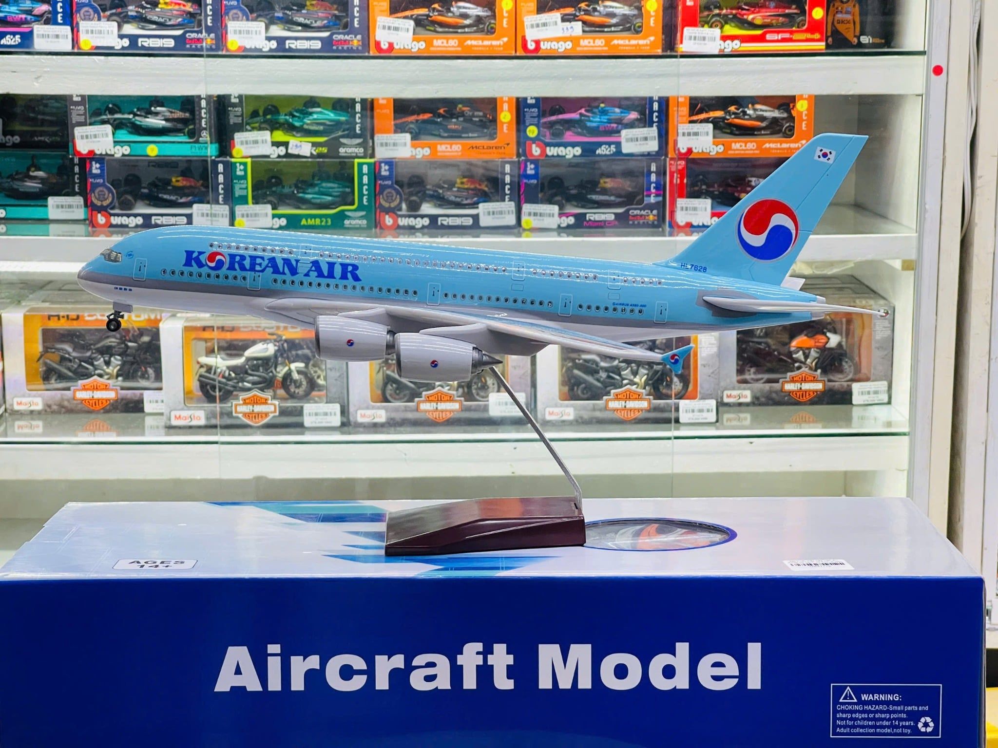  Mô hình máy bay Korean Airbus A380 có bánh xe kích thước 47cm MB47101 