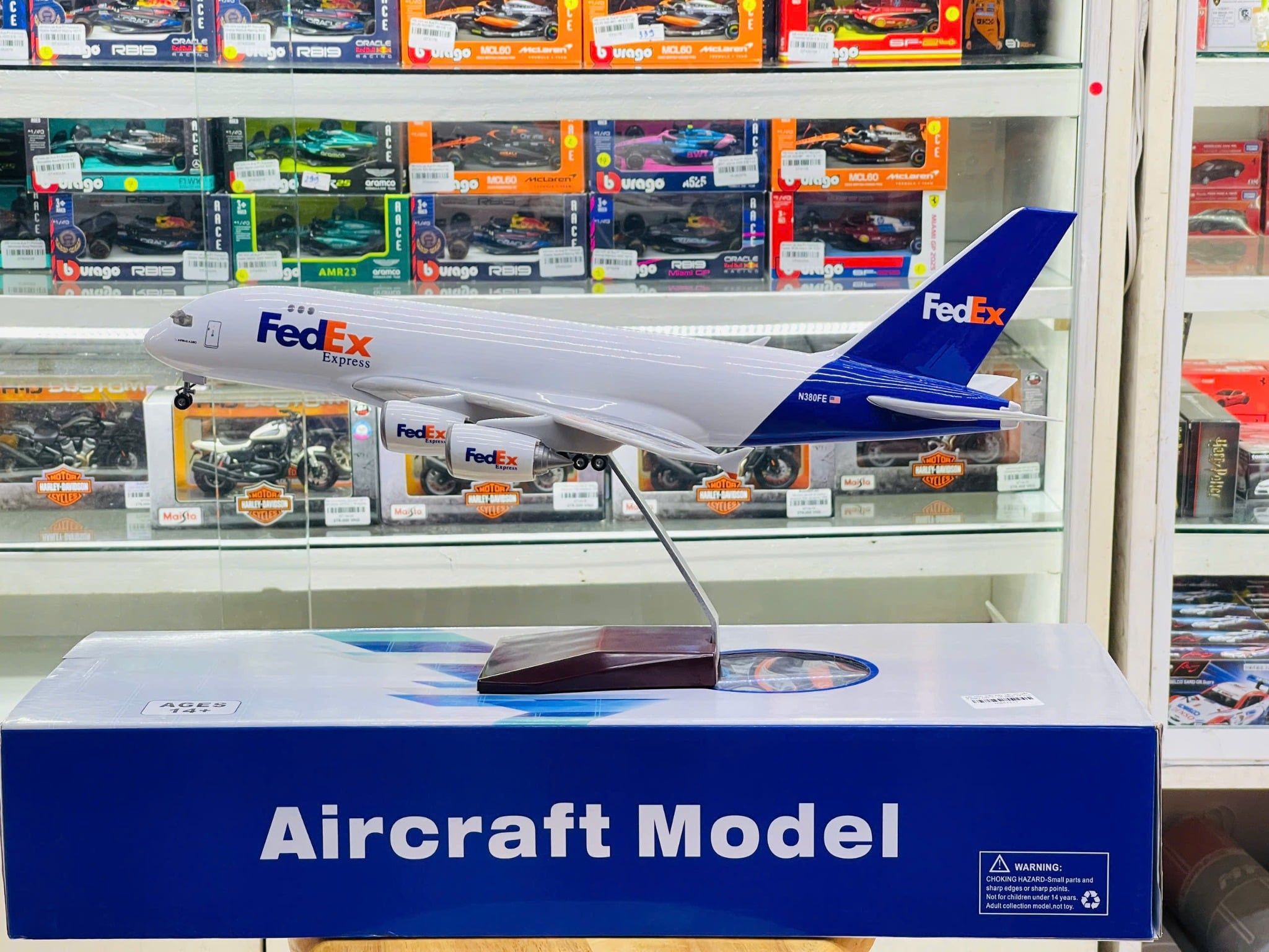  Mô hình máy bay vận chuyển Fedex Airbus A380 có bánh xe kích thước 47cm no led MB47102 
