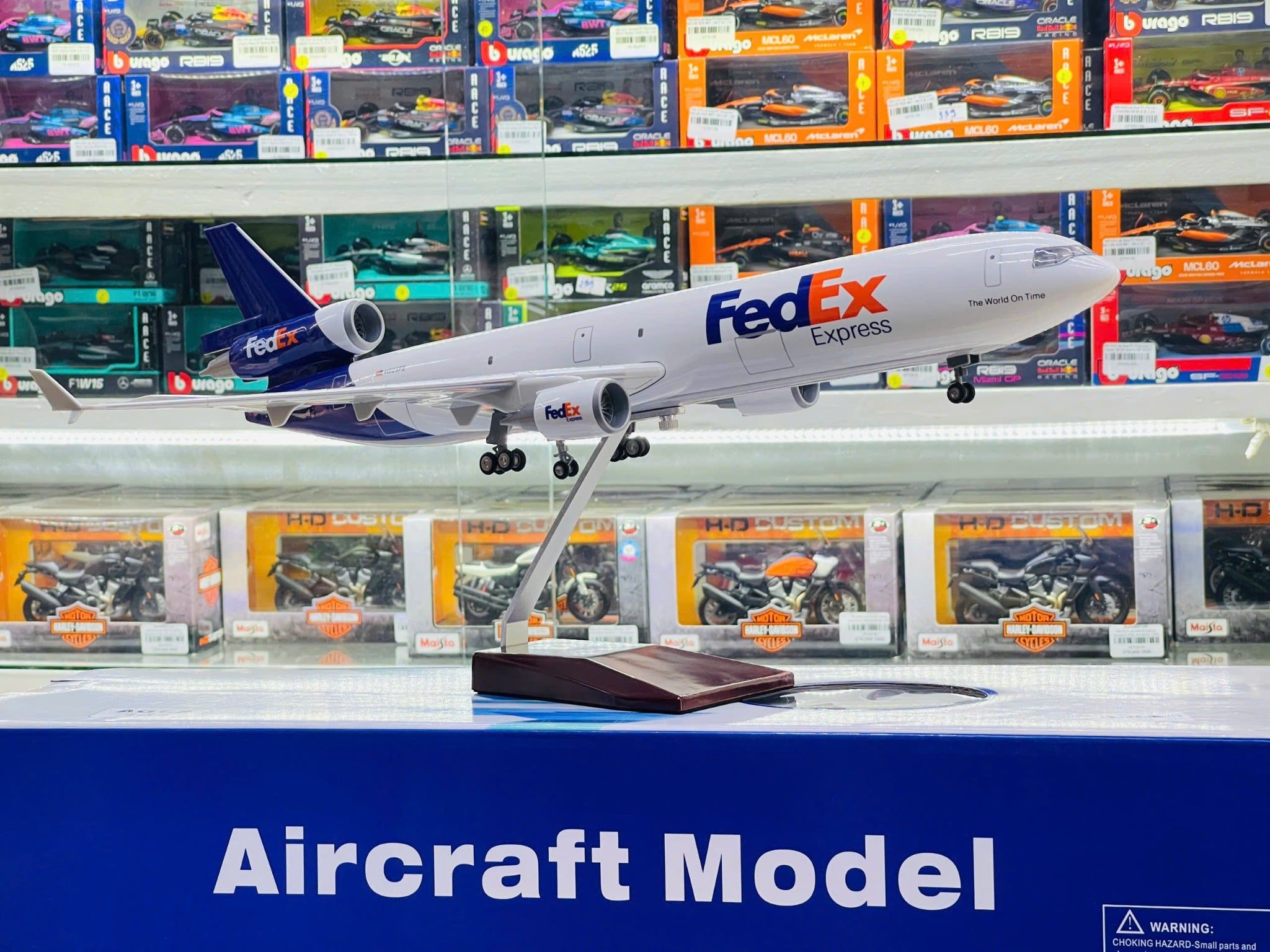  Mô hình máy bay vận chuyển Fedex MD-11 có bánh xe kích thước 47cm no led MB47117 