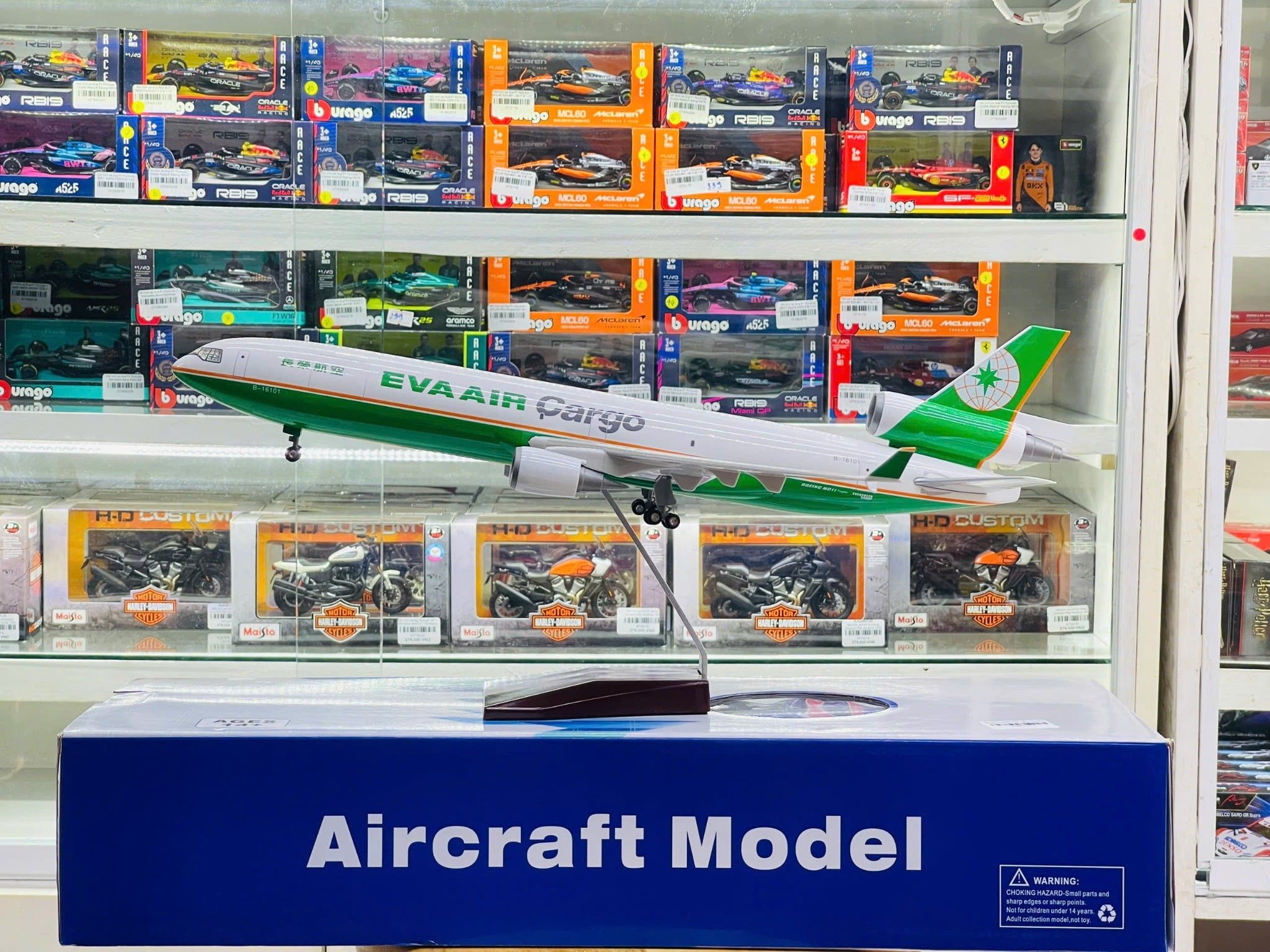  Mô hình máy bay Eva Air McDonnell MD-11 có bánh xe kích thước 47cm no led MB47120 