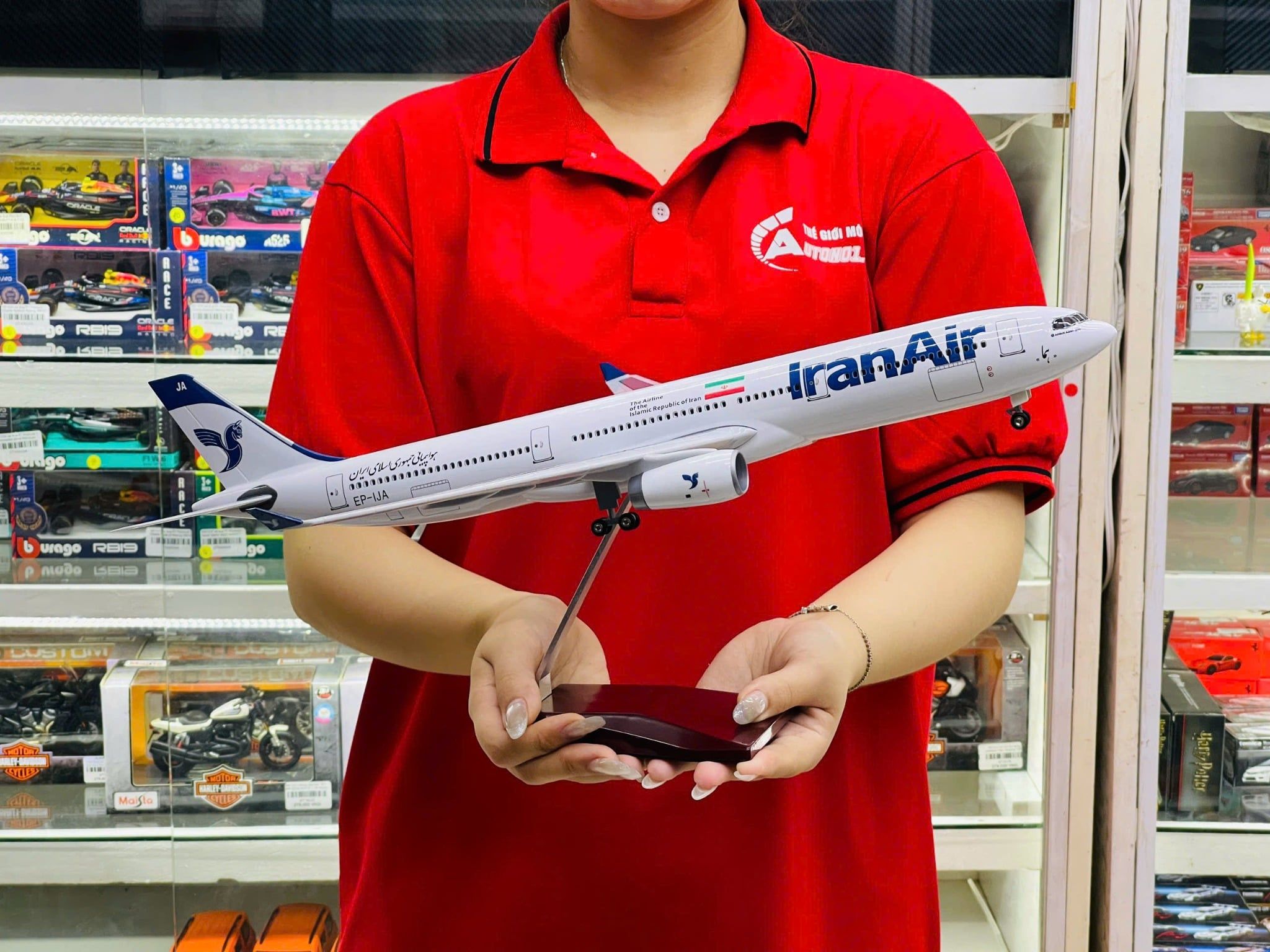  Mô hình máy bay Iran Air A330 có bánh xe kích thước 47cm no led MB47113 