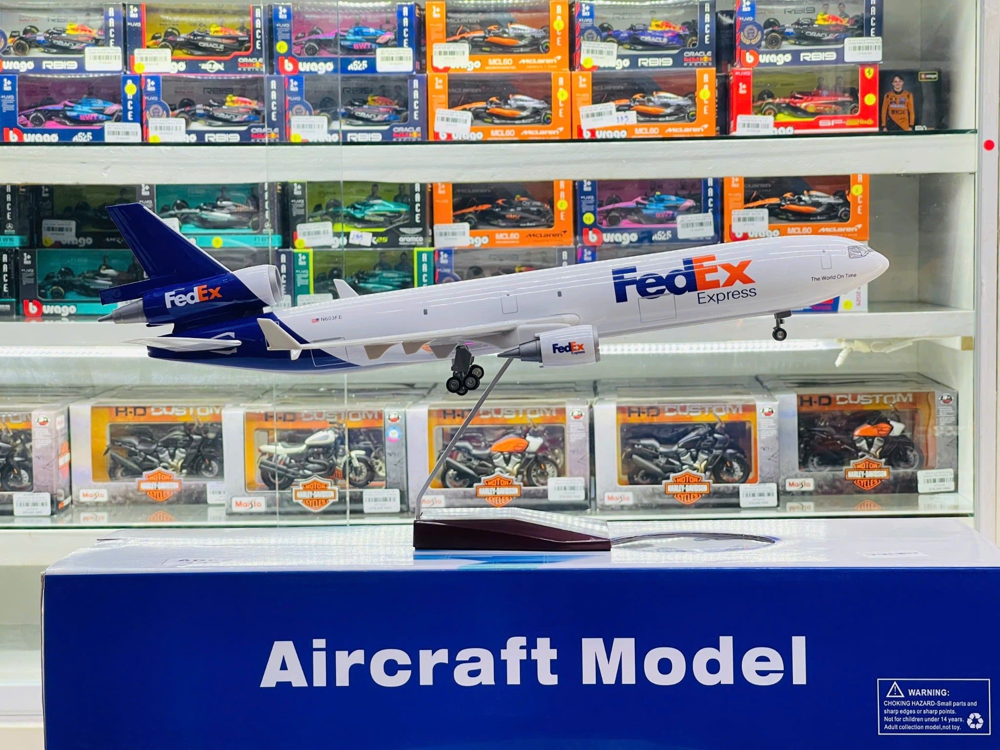  Mô hình máy bay vận chuyển Fedex MD-11 có bánh xe kích thước 47cm no led MB47117 