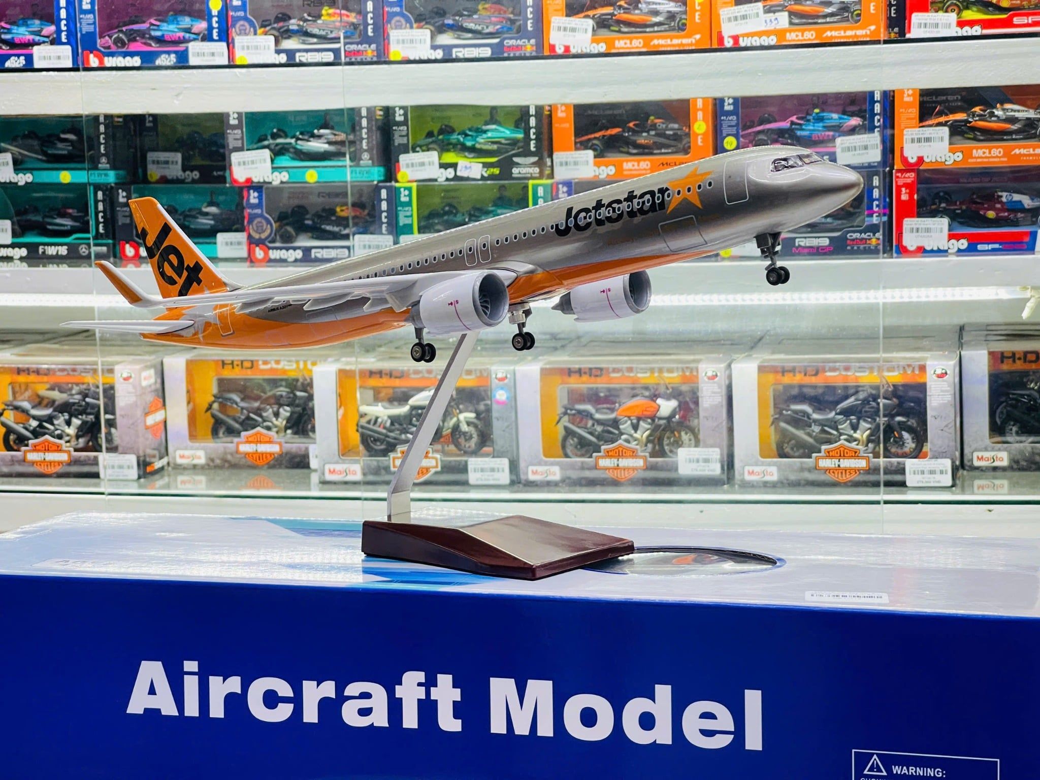 Mô hình máy bay Jetstar Airbus A321 có bánh xe kích thước 47cm no led MB47116 