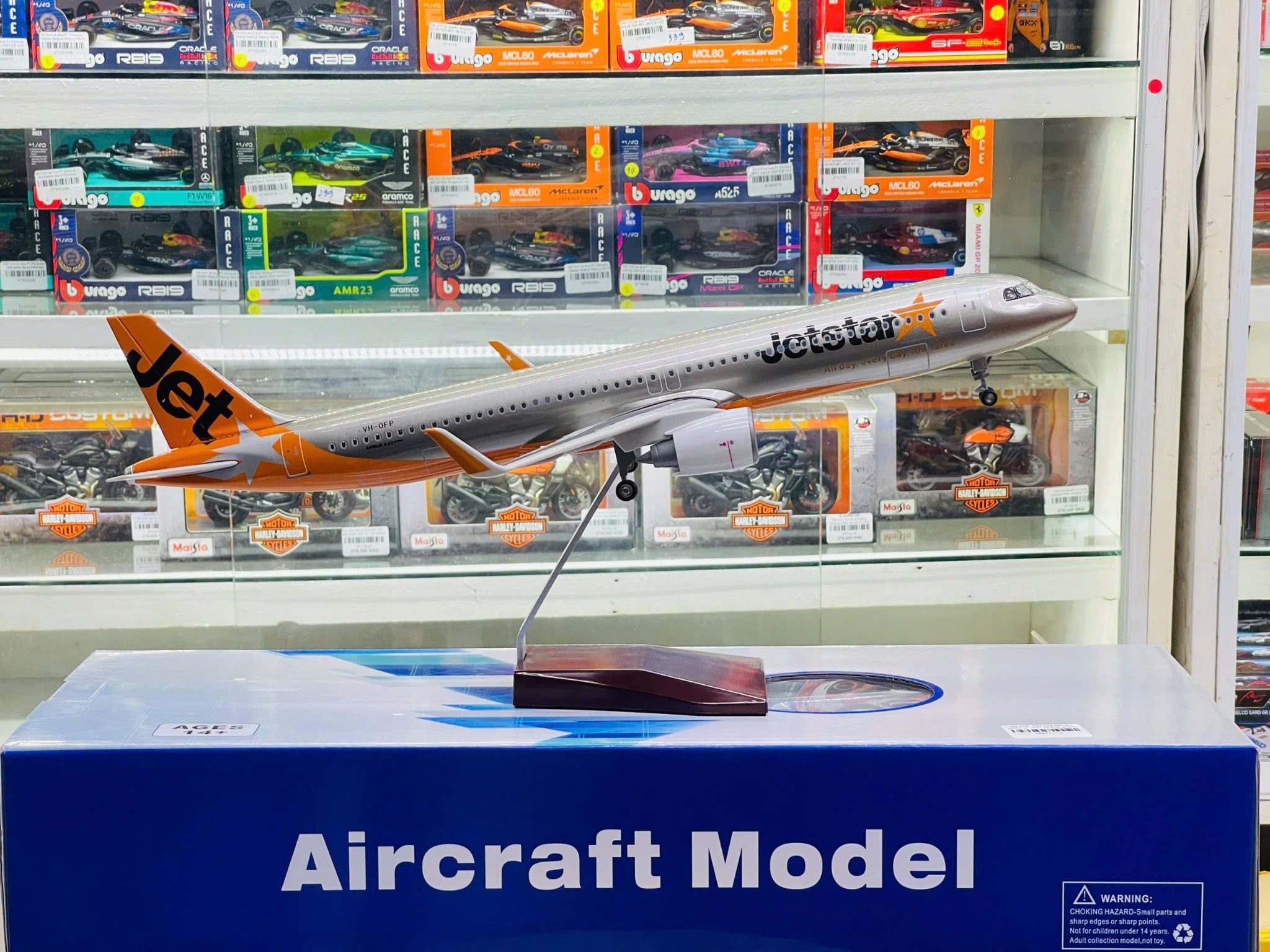  Mô hình máy bay Jetstar Airbus A321 có bánh xe kích thước 47cm no led MB47116 