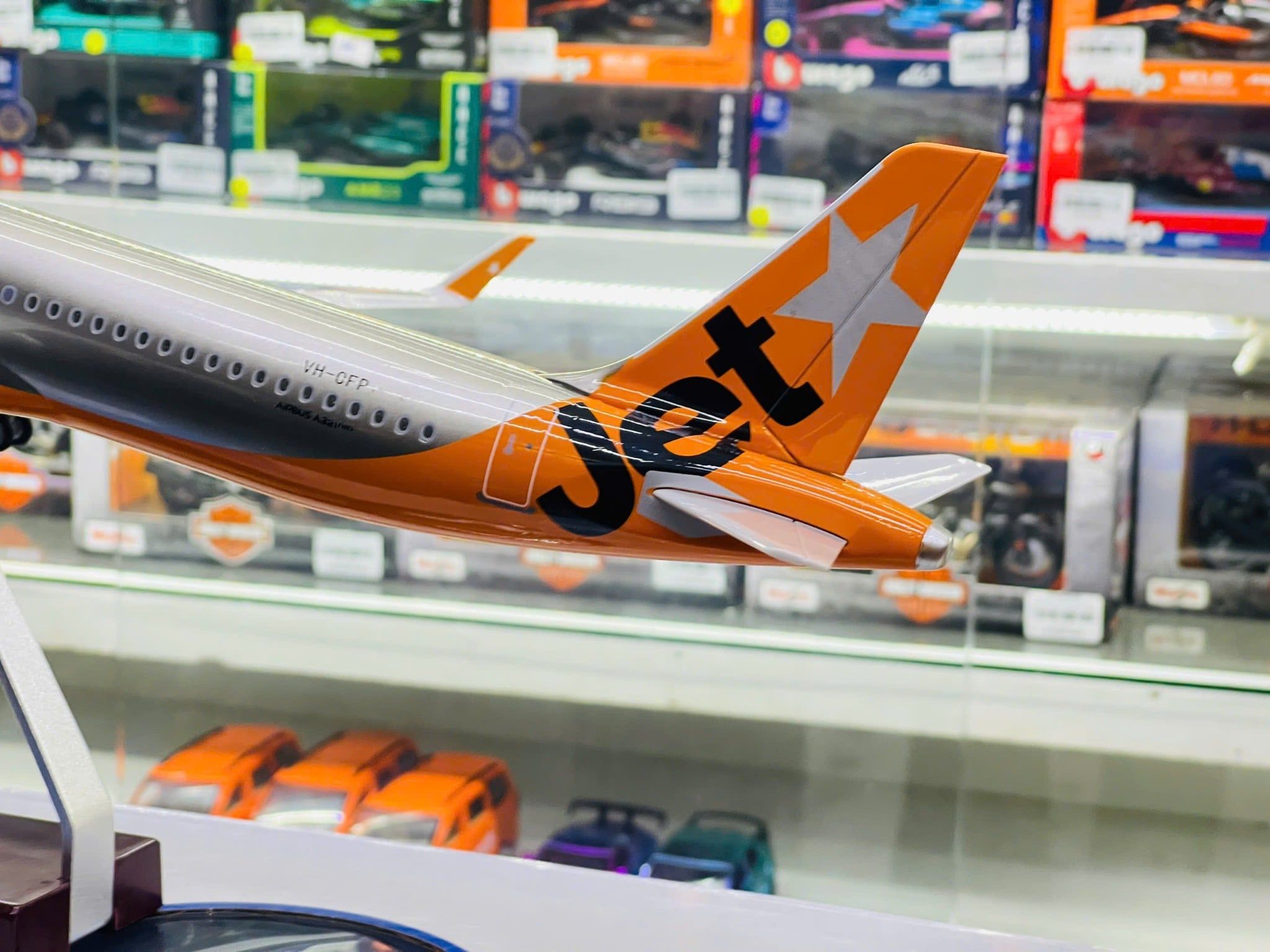  Mô hình máy bay Jetstar Airbus A321 có bánh xe kích thước 47cm no led MB47116 