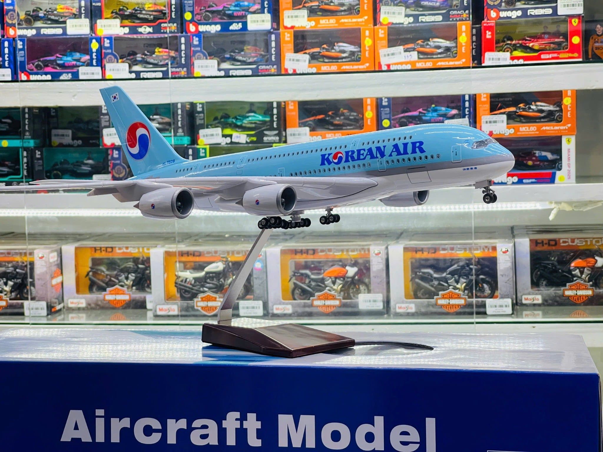  Mô hình máy bay Korean Airbus A380 có bánh xe kích thước 47cm MB47101 