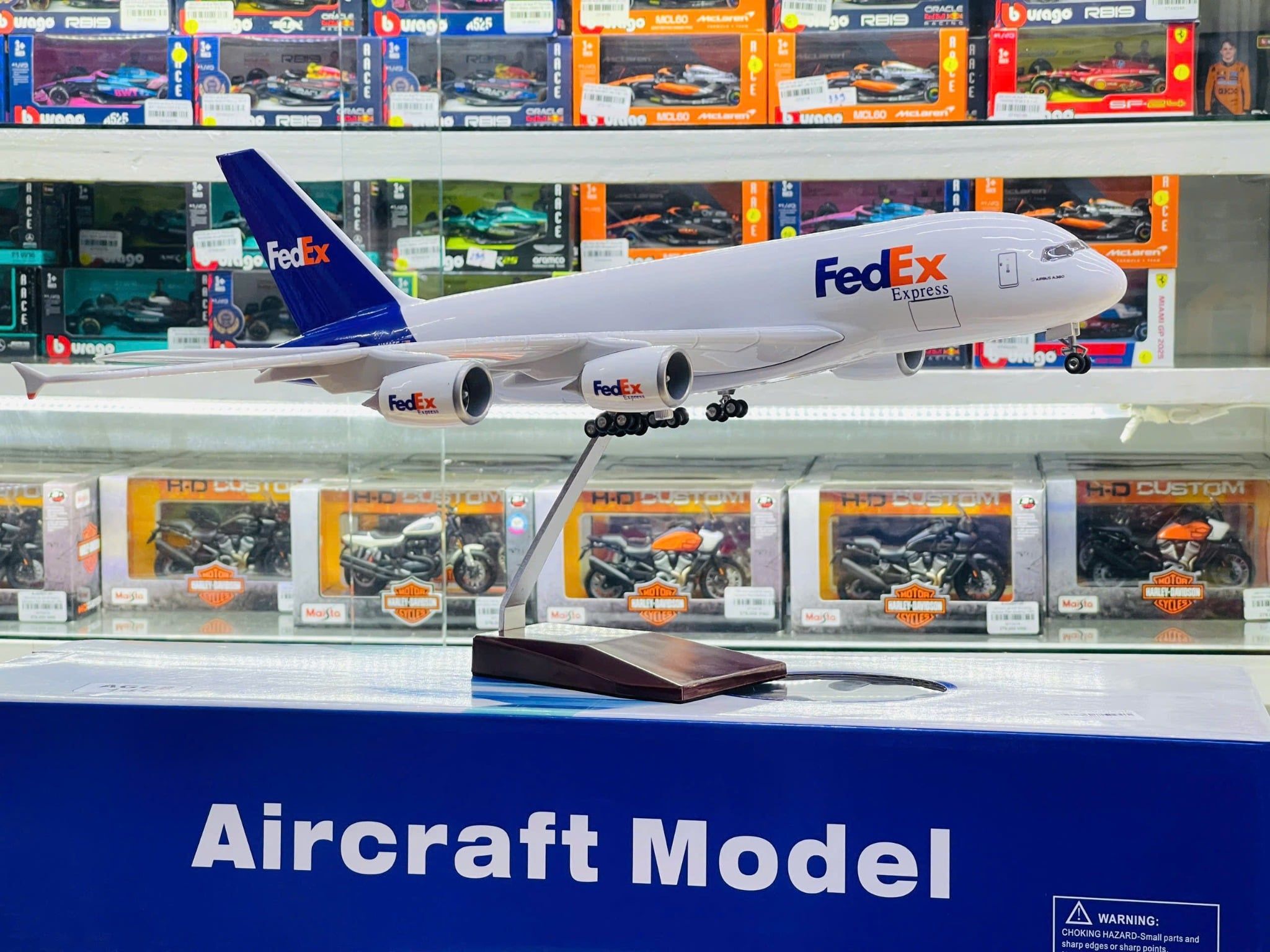  Mô hình máy bay vận chuyển Fedex Airbus A380 có bánh xe kích thước 47cm no led MB47102 