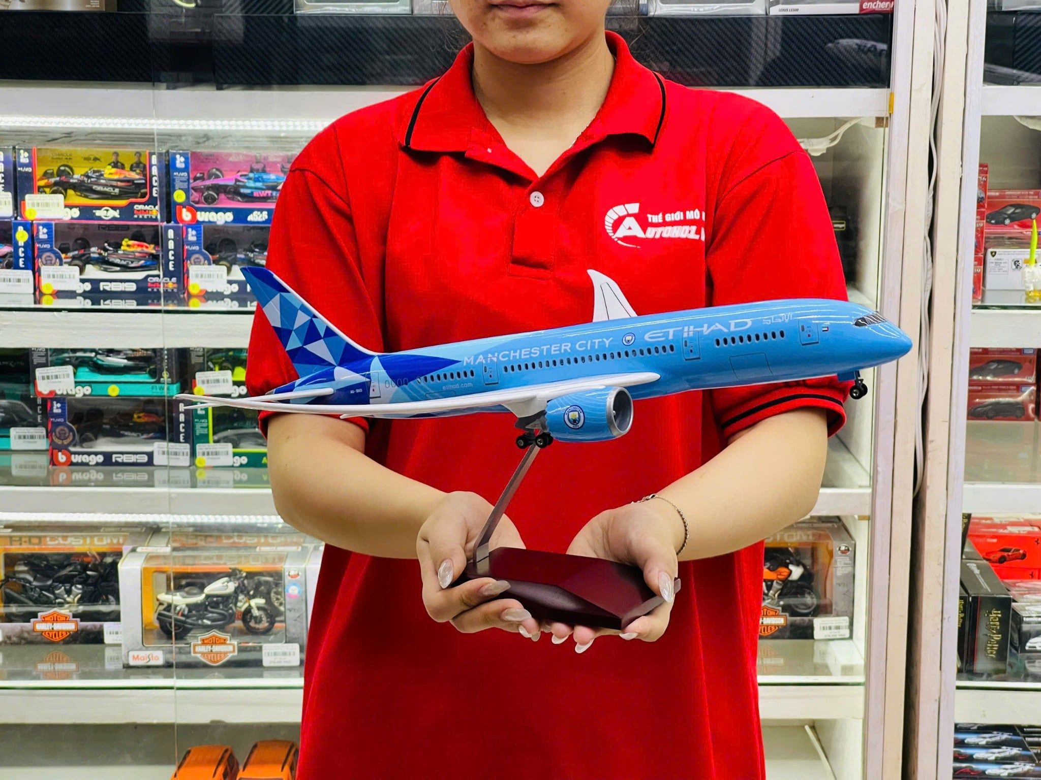  Mô hình máy bay Etihad Manchester City Boeing B787 có bánh xe kích thước 47cm no led MB47103 