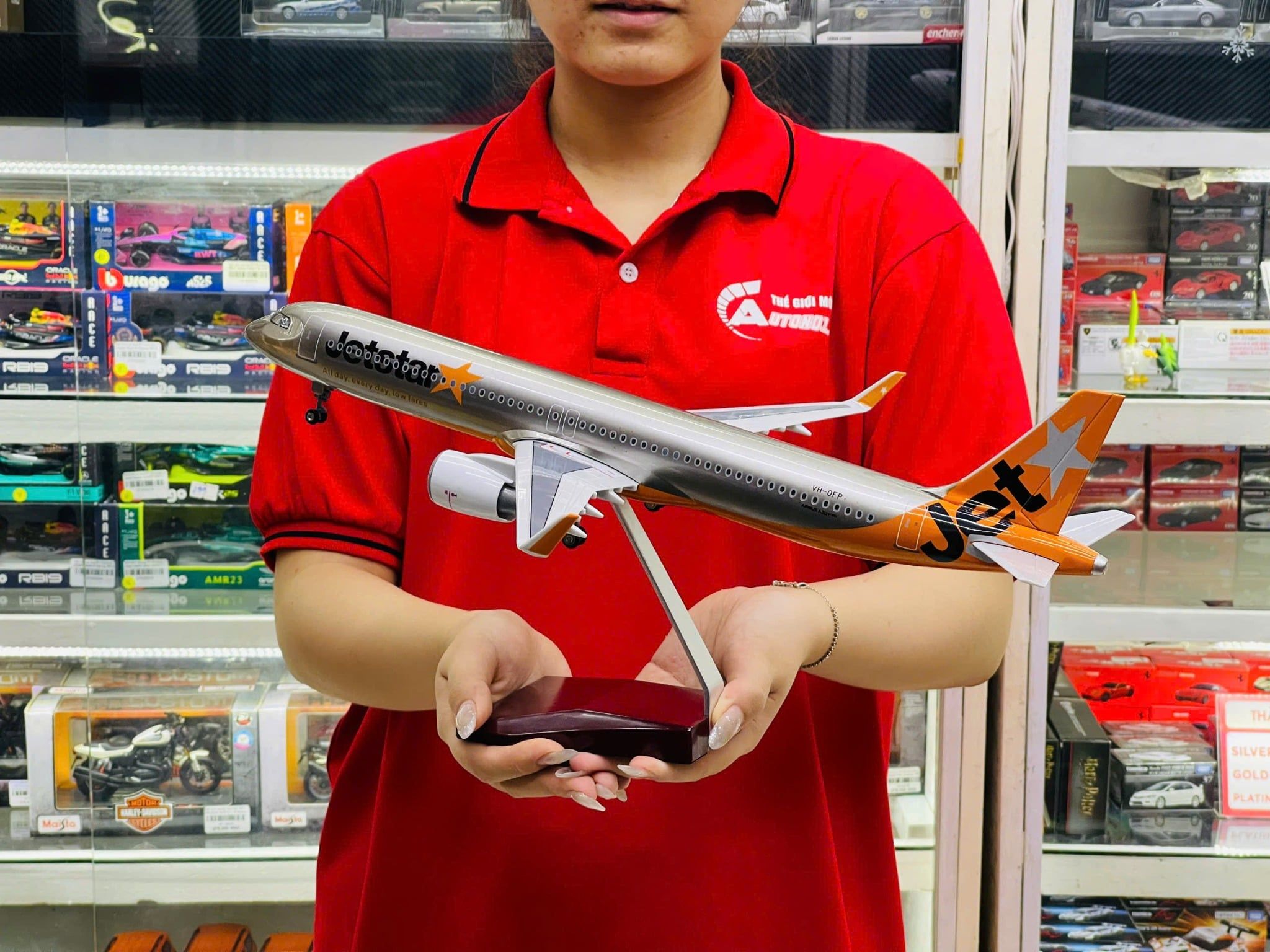  Mô hình máy bay Jetstar Airbus A321 có bánh xe kích thước 47cm no led MB47116 