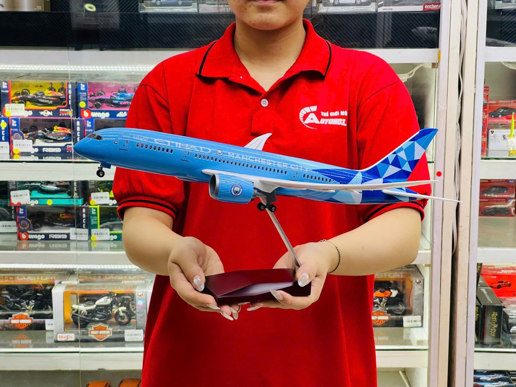  Mô hình máy bay Etihad Manchester City Boeing B787 có bánh xe kích thước 47cm no led MB47103 