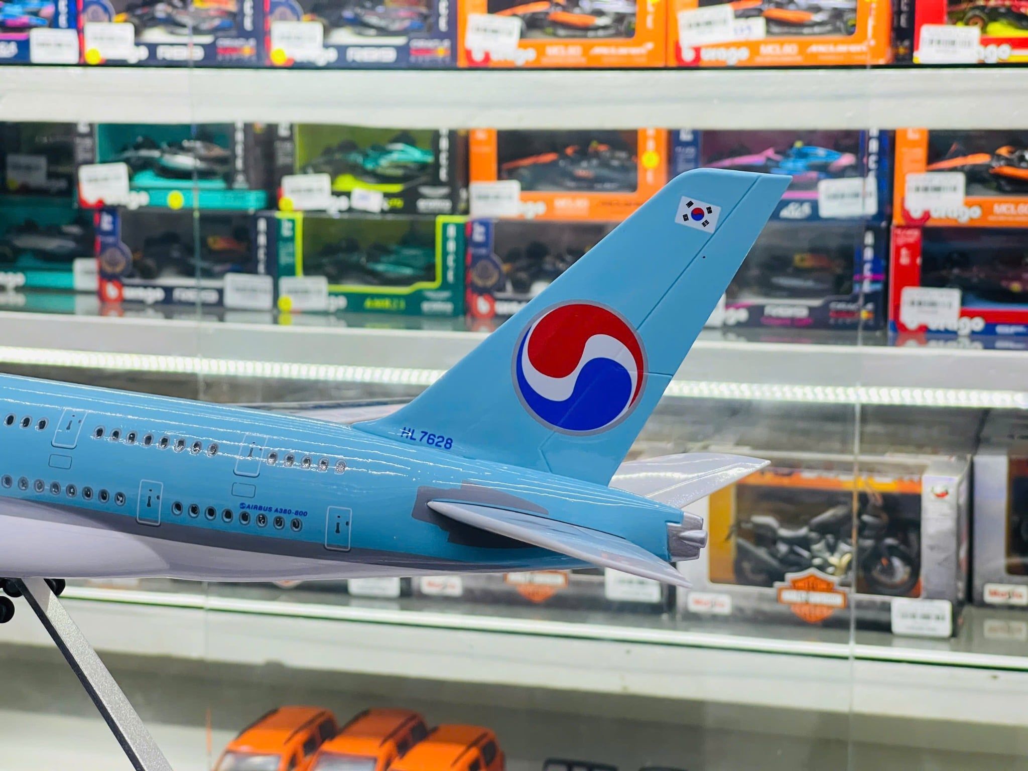  Mô hình máy bay Korean Airbus A380 có bánh xe kích thước 47cm MB47101 