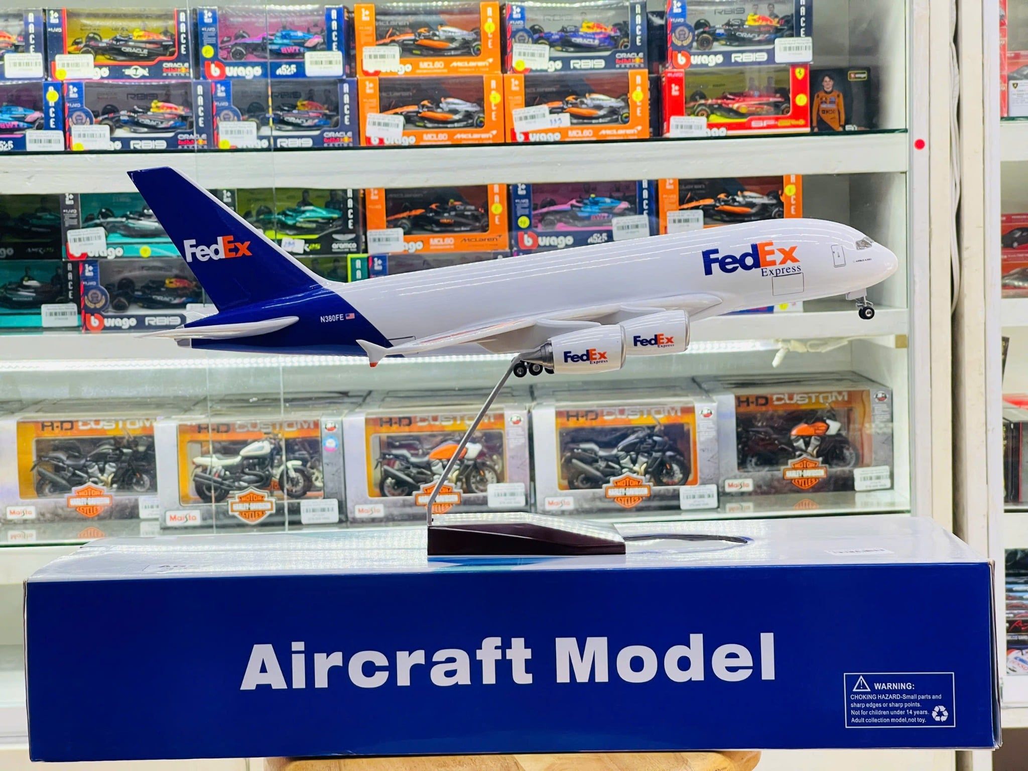  Mô hình máy bay vận chuyển Fedex Airbus A380 có bánh xe kích thước 47cm no led MB47102 