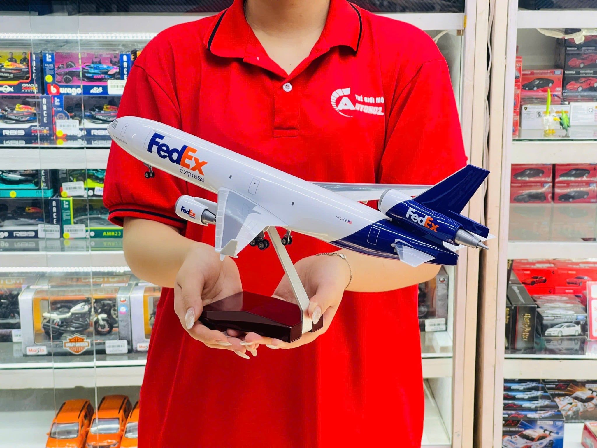  Mô hình máy bay vận chuyển Fedex MD-11 có bánh xe kích thước 47cm no led MB47117 