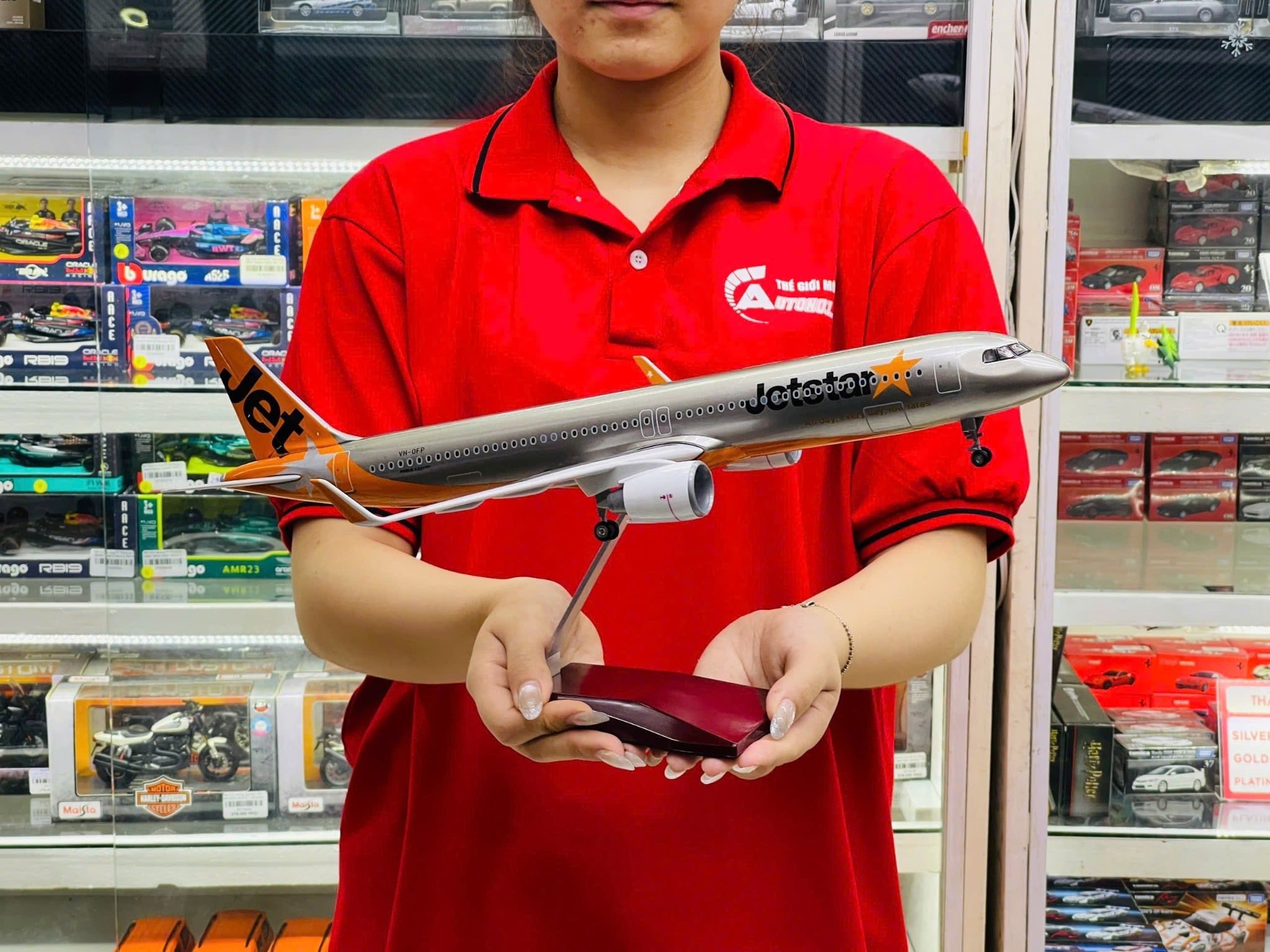  Mô hình máy bay Jetstar Airbus A321 có bánh xe kích thước 47cm no led MB47116 
