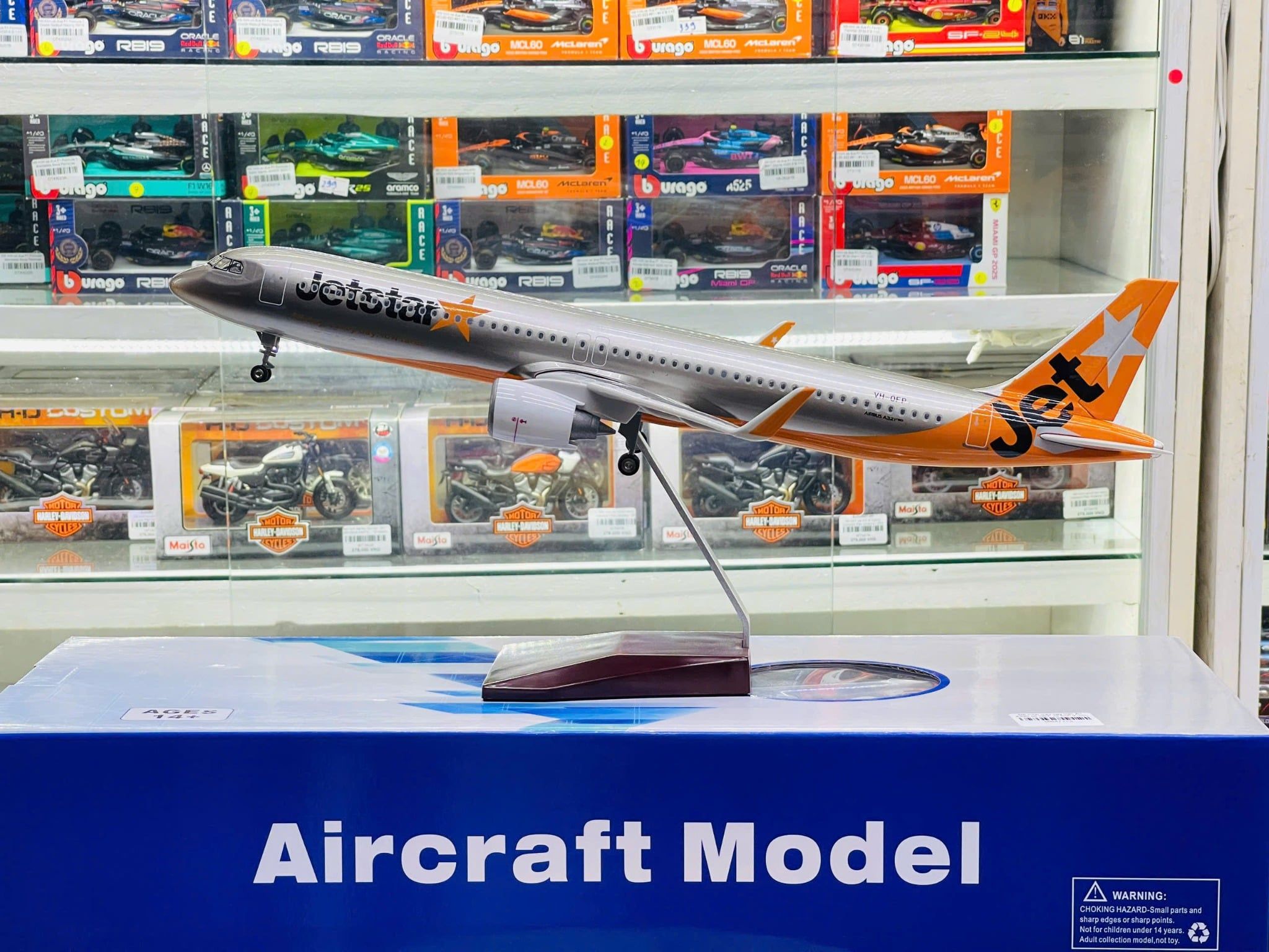  Mô hình máy bay Jetstar Airbus A321 có bánh xe kích thước 47cm no led MB47116 