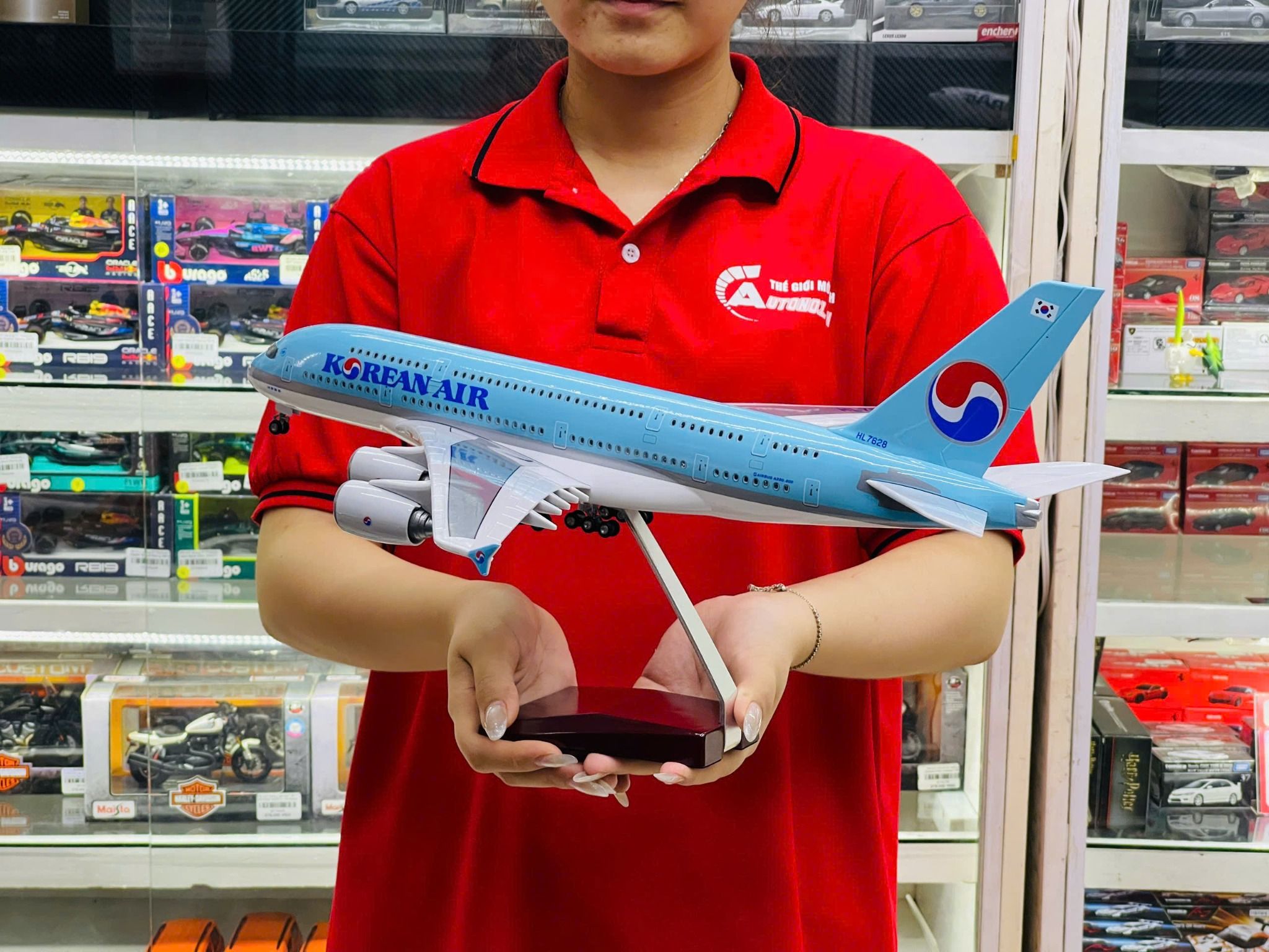  Mô hình máy bay Korean Airbus A380 có bánh xe kích thước 47cm MB47101 