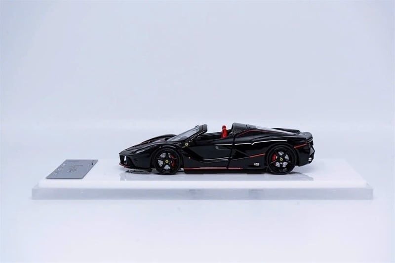  Mô hình xe Ferrari Laferrari Aperta Nero Daytona F150 tỉ lệ 1:64 Street Buster X HCi OT64537 