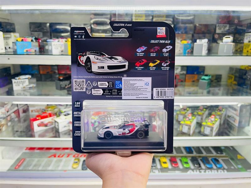  Mô hình xe Chevrolet Corvette C6R no.16 White premium tỉ lệ 1:64 Majorette 8505001012 