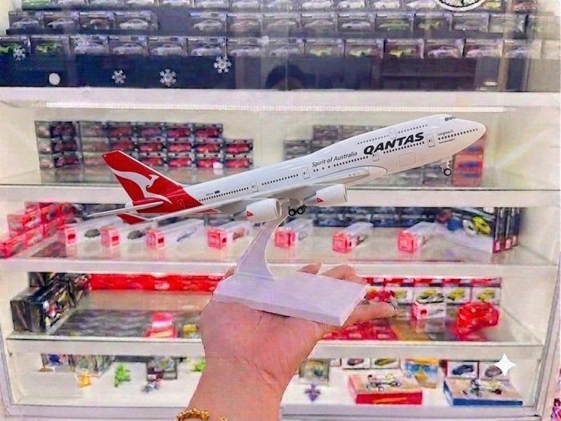  Mô hình máy bay Quantas Airways B747 30CM MB30064 