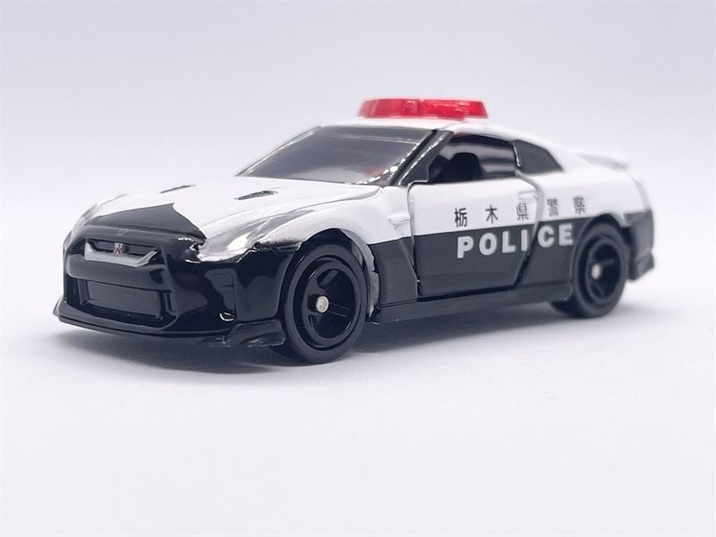  Mô hình xe No.105 Nissan GT-R Police Car tỉ lệ 1:62 Tomica 102724 
