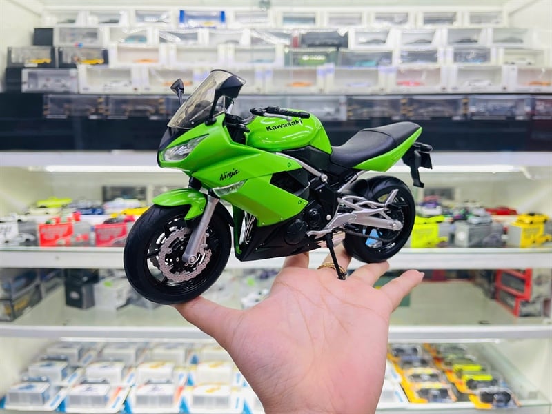  Mô hình xe mô tô Kawasaki Ninja 650R 2009 green tỉ lệ 1:10 Welly 1744 