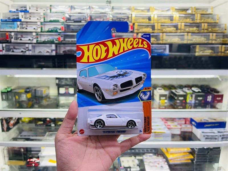 Mô hình xe 73 Pontiac Firebird #230 White Hotwheels kim loại có bản quyền chính hãng tỉ lệ 1:64 C4982-PT 