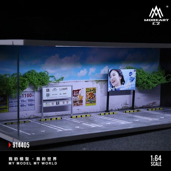  Hộp trưng bày mô phỏng bãi đổ xe có đèn, mica, kèm dây đèn tỉ lệ 1:64 MoreArt MO914405 