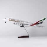  Mô hình máy bay Emirates Airbus A380 có bánh xe kích thước 47cm MB47098 