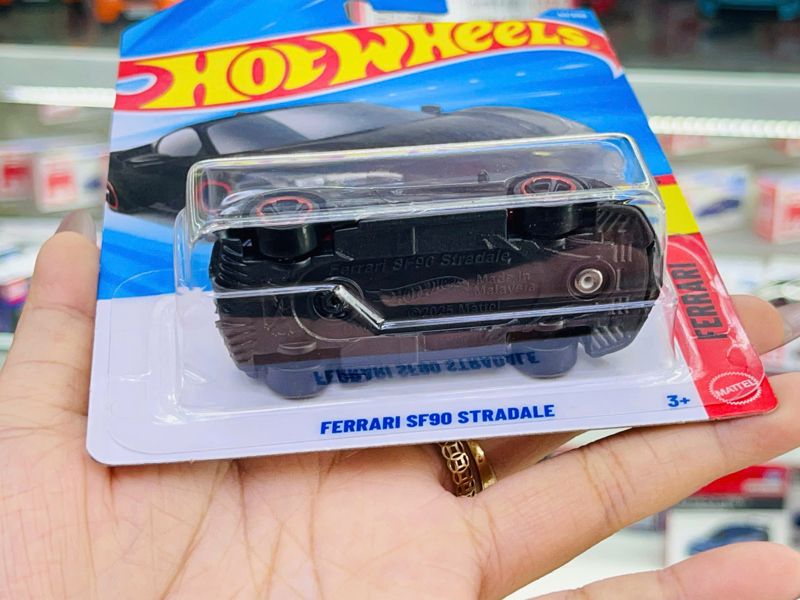  Mô hình xe Ferrari SF90 Stradale black Hot Wheels kim loại có bản quyền chính hãng tỉ lệ 1:64 C4982-FE 