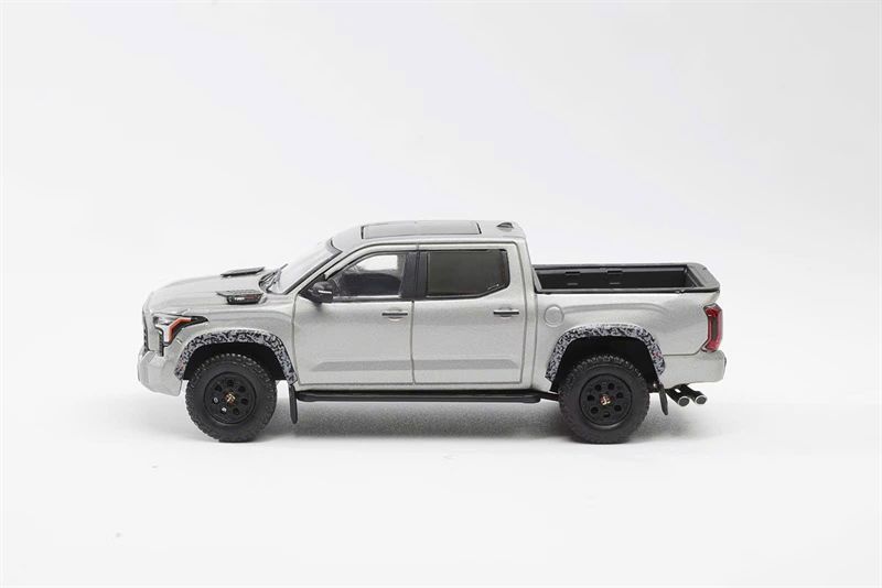  Mô hình xe Toyota Tundra TRD PRO silver limited 700pcs tỉ lệ 1:64 GCD OT64788 