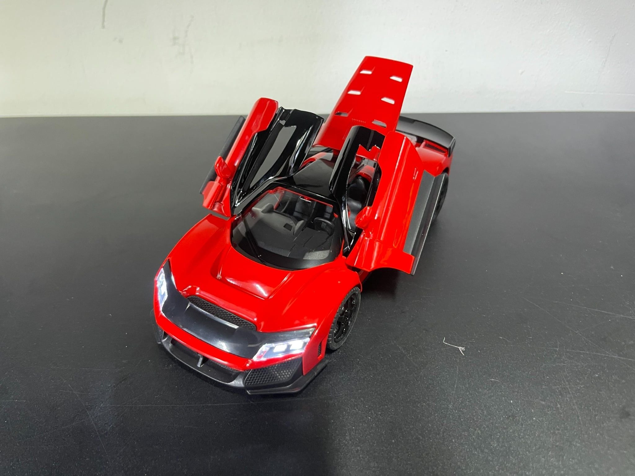  Xe ô tô mô hình bằng hợp kim và nhựa Fer F80 Tỉ lệ 1:24 Newao Model OT24153 