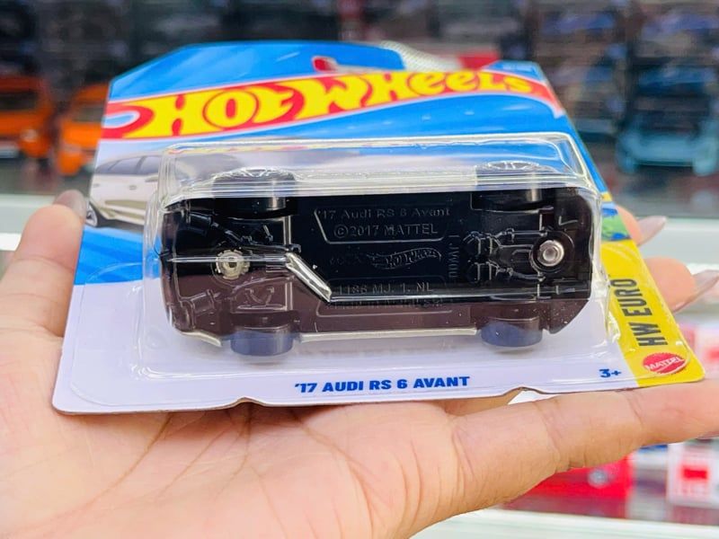  Mô hình xe Audi '17 RS 6 Avant Champange Hot Wheels kim loại có bản quyền chính hãng tỉ lệ 1:64 C4982-AD 