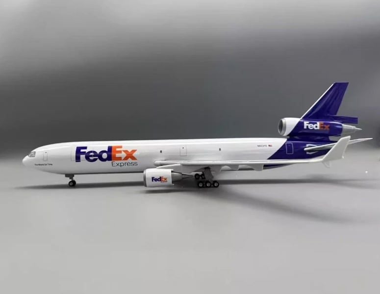  Mô hình máy bay vận chuyển Fedex MD-11 có bánh xe kích thước 47cm no led MB47117 